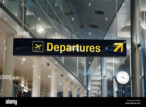 Departures airport sign Stock Photo - Alamy