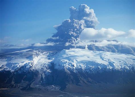 Volcanoes and Glaciers in Iceland - Geography Realm