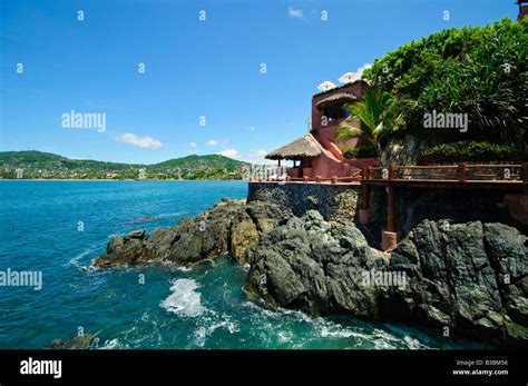 ZIHUATANEJO, Mexico - La Casa Que Canta luxury resort at Zihuatanejo ...