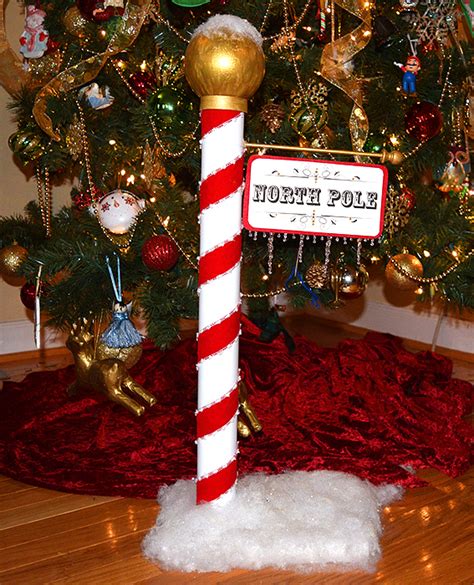 How to Easily Make a North Pole Christmas Decoration (Free Printable)