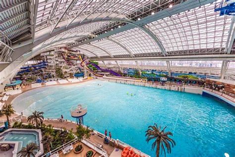 One Of the Worlds Largest Indoor Waterparks Is Reopening in Canada ...