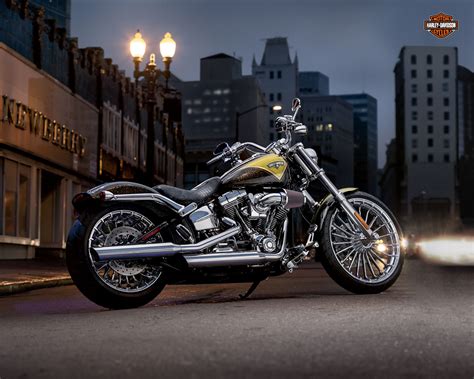 HARLEY-DAVIDSON CVO Breakout (2012-2013) Specs, Performance & Photos ...