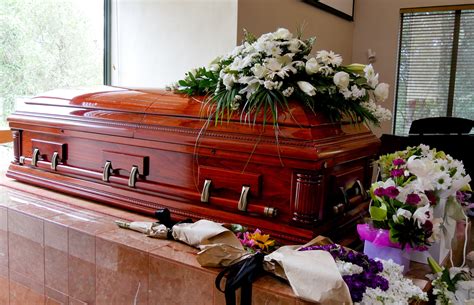 What Are the Best Types of Caskets: A Funeral Guide - La Vista Memorial ...