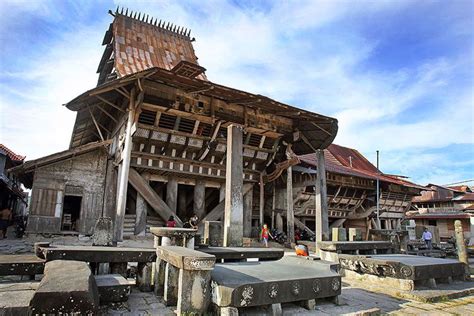 Rumah Adat Nias Omo Hada: Arsitektur, Struktur, dan Keunikan Halaman ...