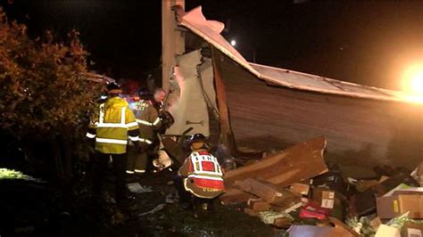 Driver of USPS truck killed in California crash while delivering ...