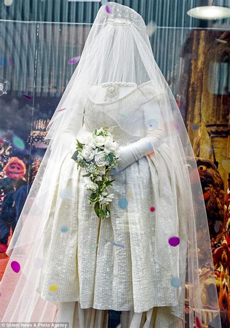 Miss Piggy's wedding dress created by Vivienne Westwood goes on display ...