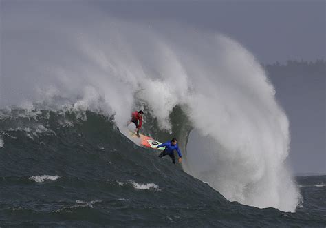 Mavericks big-wave surfing contest begins, but where are the women ...