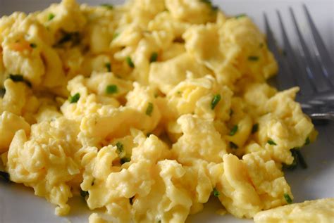 Scrambled Eggs with Cheese: Directions, calories, nutrition & more ...