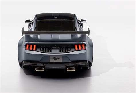 Ford Mustang 2025 - Peggi Lyndsey