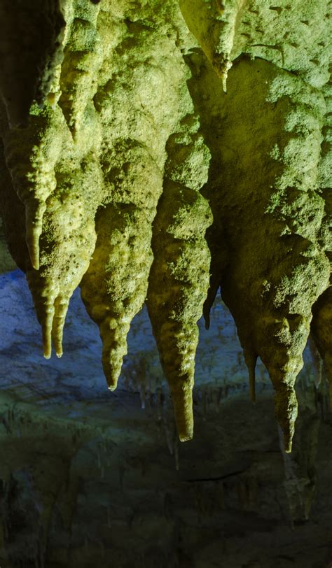 Stalactites vs Stalagmites: What is the Difference? - World of Caves