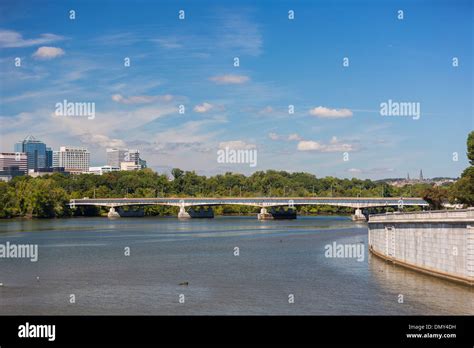 ROSSLYN, VIRGINIA, USA - Rosslyn skyline and Potomac River, Arlington ...