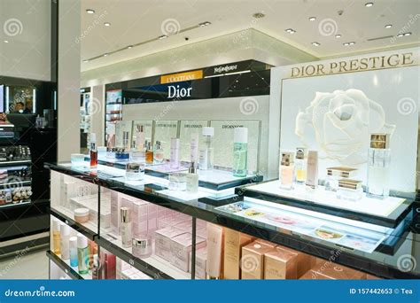 Duty Free editorial stock photo. Image of boutique, modern - 157442653