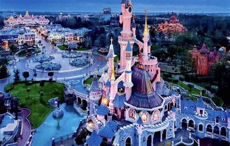 Parc Disneyland Paris - Arts et Voyages