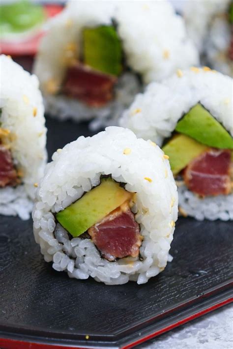 Spicy Tuna Roll (How to Make Tuna Sushi at Home)