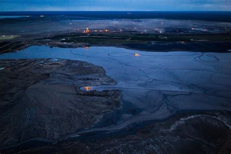 Oil Sands Boom Dries Up in Alberta, Taking Thousands of Jobs With it ...