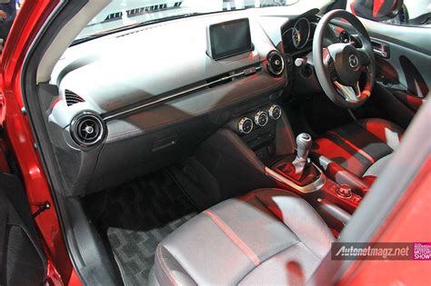 Interior dashboard Mazda 2 SkyActiv baru tahun 2015 | AutonetMagz ...