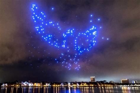 Drones to star in innovative holiday light shows at Disney Springs ...