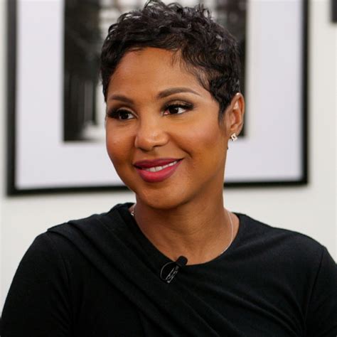 Toni Braxton Short Hair Cut - Wavy Haircut