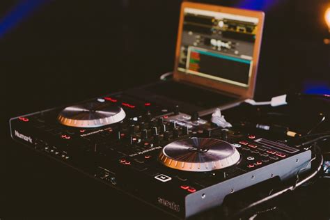 10 Best DJ Mixers For Beginners in 2020 (Reviews + Guide)