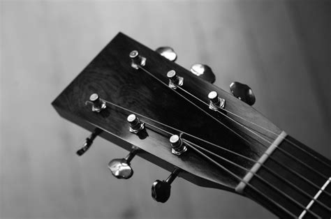 5 Essential Guitar Tuning Tips - GuitarIQ.com