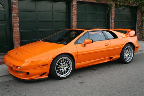 Lotus Esprit V8 - Ultimate Guide