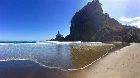 Piha Beach, Auckland, New Zealand [OC] (4275x2392) : r/EarthPorn