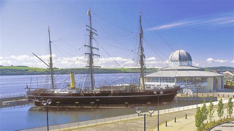 RRS Discovery - masts and rigging - T. Nielsen & Company