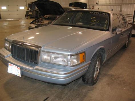 Purchase 1992 LINCOLN TOWN CAR FUEL PUMP 787866 in Garretson, South ...