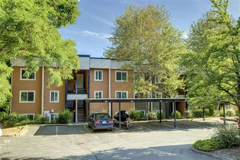 Fantastic 2 Bedroom 2 Bath Condo Downtown Kirkland - Nicole Mangina