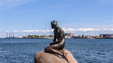 The Little Mermaid statue in Copenhagen, Denmark!!