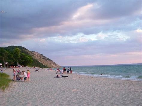 15 Best Beaches in Michigan to Cool off - Flavorverse