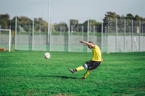 How to Kick a Soccer Ball: Step-by-Step Guide