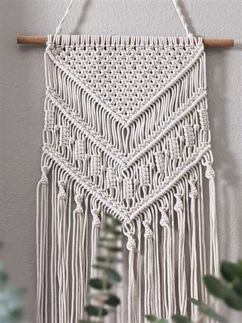 How to Macrame: Get Started with this Easy Beginner's Guide