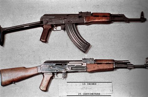 File:AKMS and AK-47 DD-ST-85-01270.jpg - Wikipedia