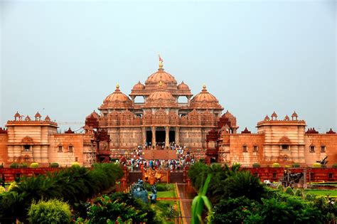 Swaminarayan Akshardham Temple New Delhi, India - Location, Facts ...