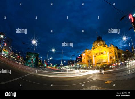 Melbourne's Flinders street station at night Stock Photo - Alamy