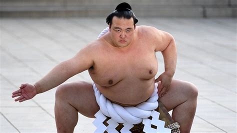 Kisenosato, Japan's last remaining sumo champion, retires - BBC News