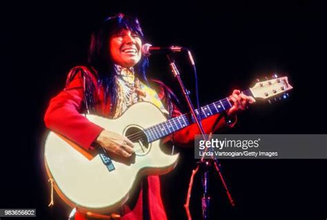 657 Buffy Sainte Marie Photos & High Res Pictures - Getty Images