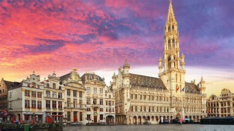 Grand Place in Brussels - the central area of the city, description