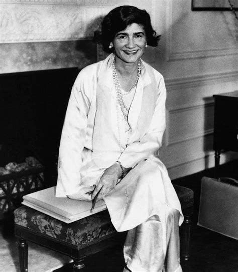 Style icon Coco Chanel - her legacy, style characteristics, iconic ...