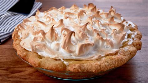 Calamansi meringue pie