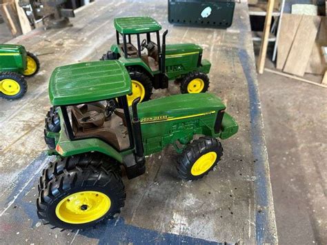 Pair of John Deere Toy Tractors, Model 8410 and 7810 - Fragodt Auction ...