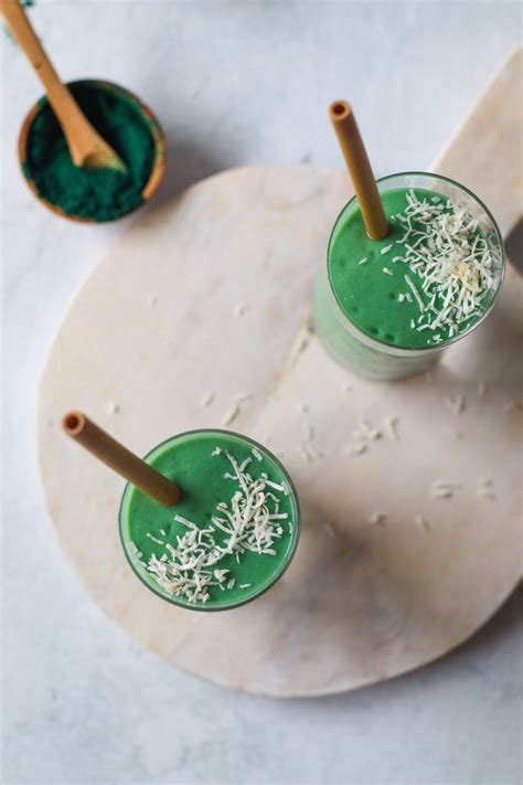 Spirulina Smoothie | (11g of Plant-based Protein!) - Good Food Baddie