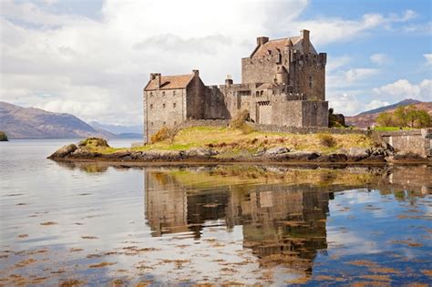 Premium Photo | Eilean donan castle, highland scotland