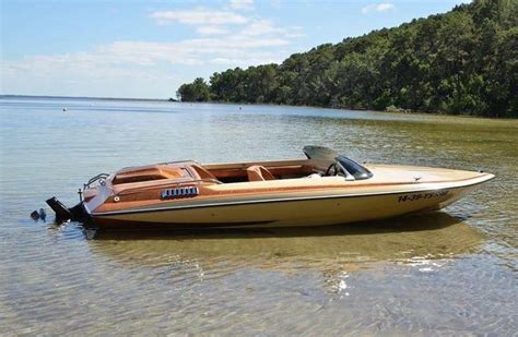 Glastron Carlson | Vintage boats, Cool boats, Classic boats