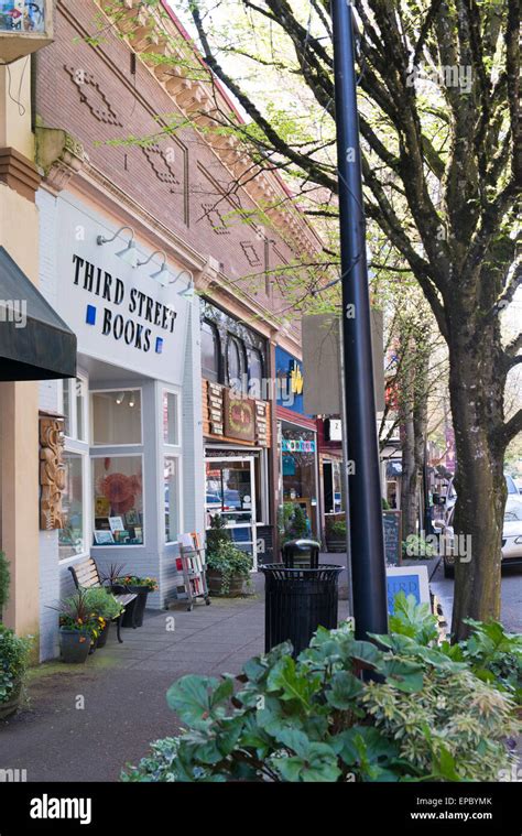 Street scene of shops and restaurants in downtown McMinnville, Oregon ...