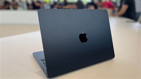 5 Reasons Why the 13-inch MacBook Pro Still Exists - CNET