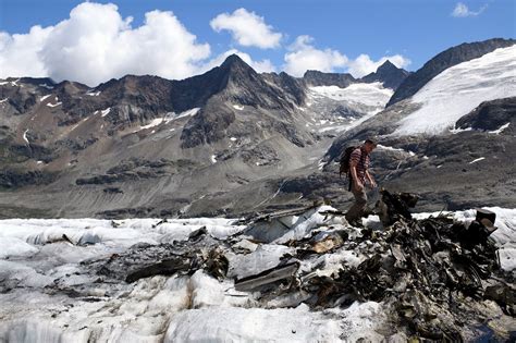 Melting Ice Uncovers 1946 Wreckage of U.S. Plane in Swiss Glacier - The ...