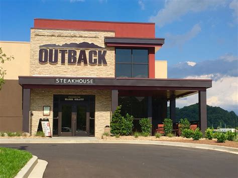 Outback Steakhouse opens at The Pinnacle