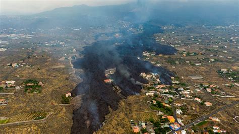 Volcanic Eruption Destroys Hundreds of Homes on La Palma - The New York ...